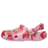 Crocs x A Bathing Ape – nazouváky „Carnation“