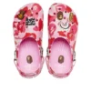 Crocs x A Bathing Ape – nazouváky „Carnation“