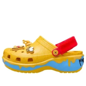 Crocs x Disney Medvídek Pú Classic Platform Clog „Yellow Red“