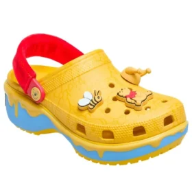 Crocs x Disney Medvídek Pú Classic Platform Clog „Yellow Red“