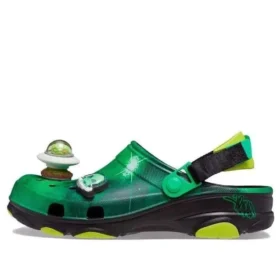 Crocs x Ron English All-Terrain Nazouvák „Area 54 Green Galaxy“