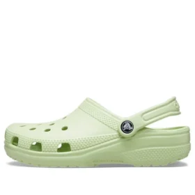 Klasické unisexové sandály Crocs Beach v šedozelené barvě