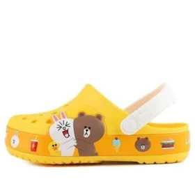 Malé plážové sandály Crocs v žluté barvě