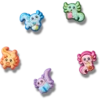 Ozdoby Jibbitz™ Tiny Axolotls, balení po 5 kusech