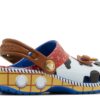 Toy Story x Classic Clog pro batolata „Woody“ Toy Story x Classic Clog pro batolata „Woody“